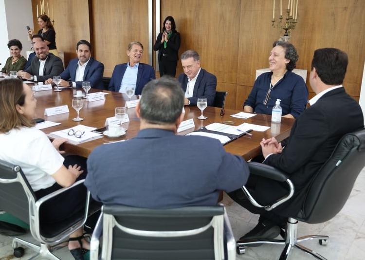 Prefeito Silva e Luna participou da reunião sobre o museu realizada em Curitiba. Foto: divulgação/PMFI