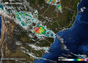 Foto de satélite, divulgada pelo Simepar, mostra muitas nuvens sobre o Paraná na manhã deste domingo