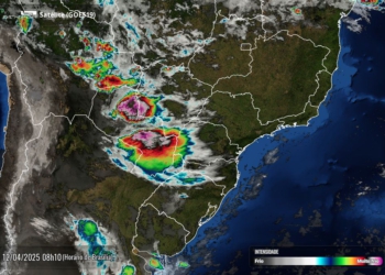 Muita instabilidade sobre a região de Foz do Iguaçu neste sábado, conforme mostra foto do Simepar divulgada nesta manhã.