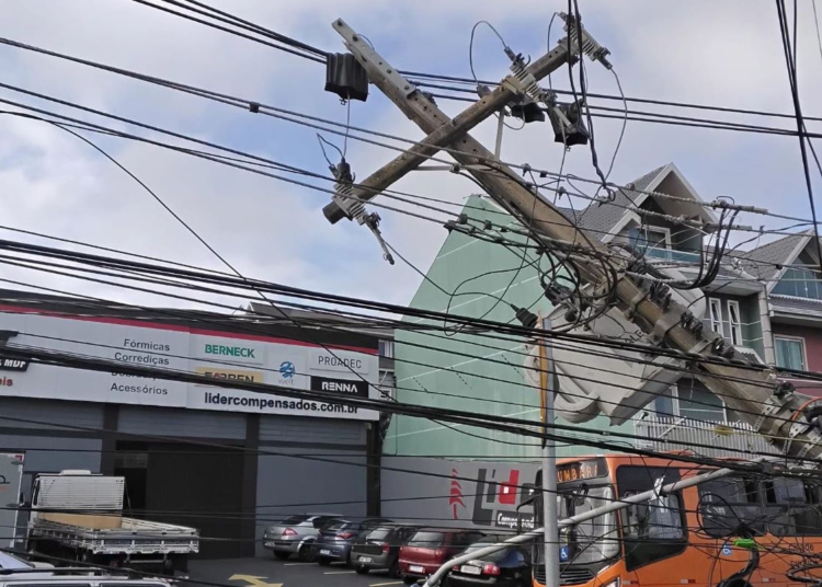 Motoristas que derrubam postes geram prejuízos de R$ 4,8 milhões em três meses
Foto: Divulgação Copel