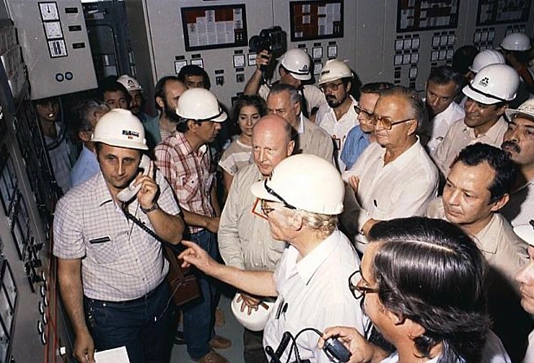 Foto mostra o primeiro acionamento de uma unidade geradora para produzir energia. Foto: divulgação