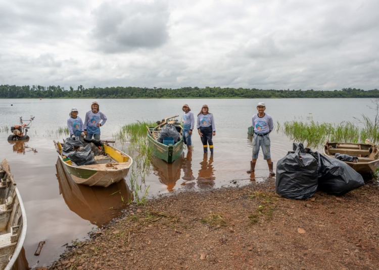 Pescadores já recolheram 6.270 kg de resíduos recicláveis e 6 toneladas de rejeitos. Foto: William Brisida / Itaipu Binacional