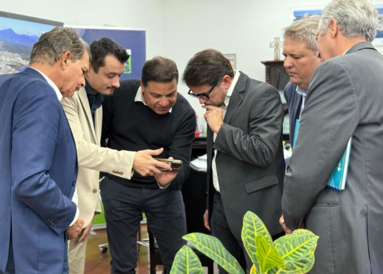 Reunião de ontem em Curitiba. Foto: PMFI