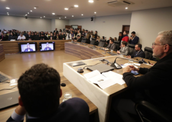 Encontro promovido pelo deputado Ricardo Arruda (PL) lotou o Auditório Legislativo na tarde desta sexta-feira (23).
Créditos: Orlando Kissner/Alep