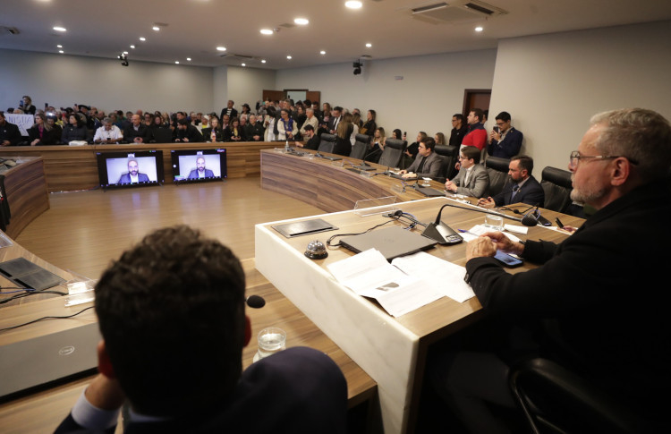 Encontro promovido pelo deputado Ricardo Arruda (PL) lotou o Auditório Legislativo na tarde desta sexta-feira (23).
Créditos: Orlando Kissner/Alep