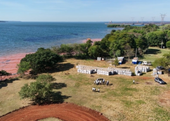 A maior parte dos flutuadores dos painéis solares já estão no canteiro de obras. Foto: IB/Paraguai