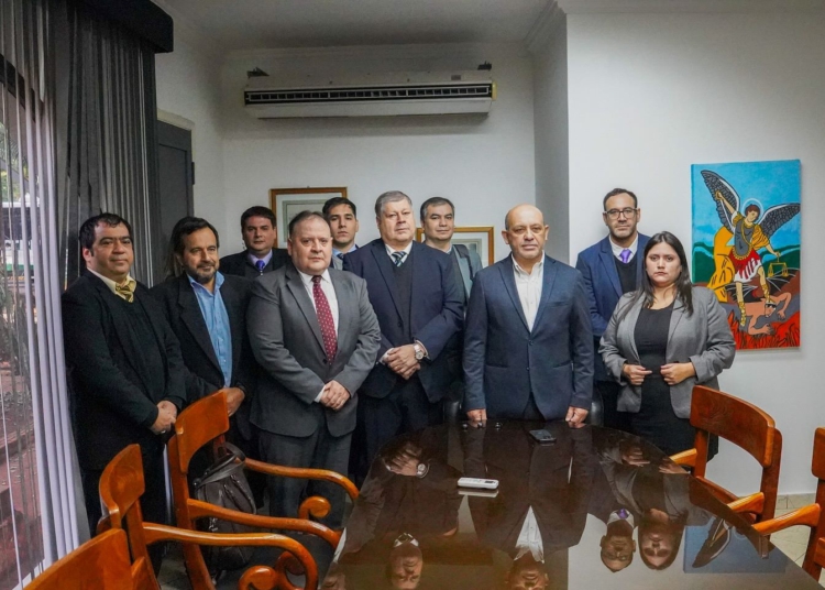 O economista Ramón Ramírez Caballero e sua equipe assumiram a Prefeitura de Ciudad del Este na manhã de hoje. Foto: divulgação