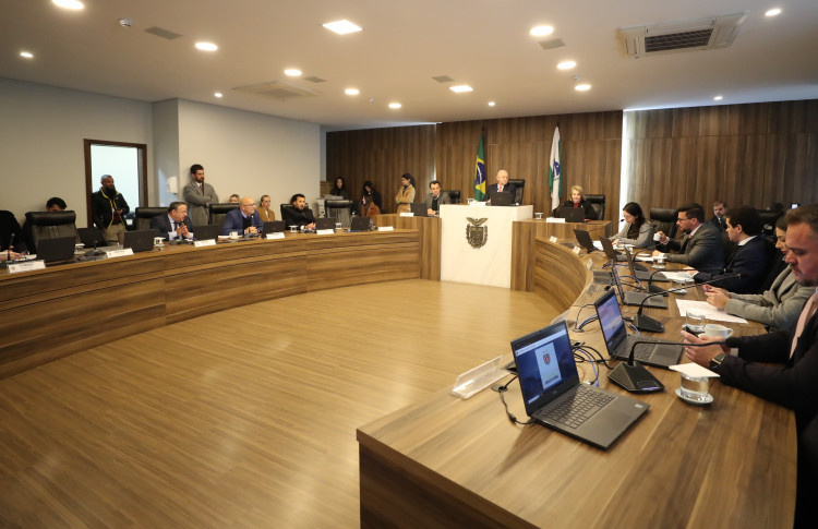 Reunião extraordinária ocorreu no início da tarde desta segunda-feira (9), no Auditório Legislativo.
Créditos: Valdir Amaral/Alep