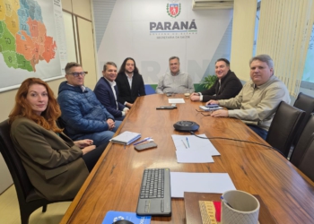 Estiveram presentes o secretário estadual Beto Preto, o deputado federal Fernando Giacobo, o prefeito de Foz, general Silva e Luna, o chefe de gabinete da SESA, Ian Sonda, a assessora especial Priscila Burtet, o assessor da prefeitura Charles Drumond e o secretário municipal de Comunicação, João Zisman. Foto: divulgação