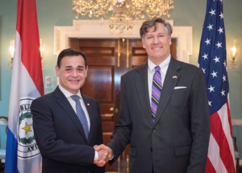 Rubén Ramírez Lezcano (à esquerda) e Landau. Foto @DeputySecState