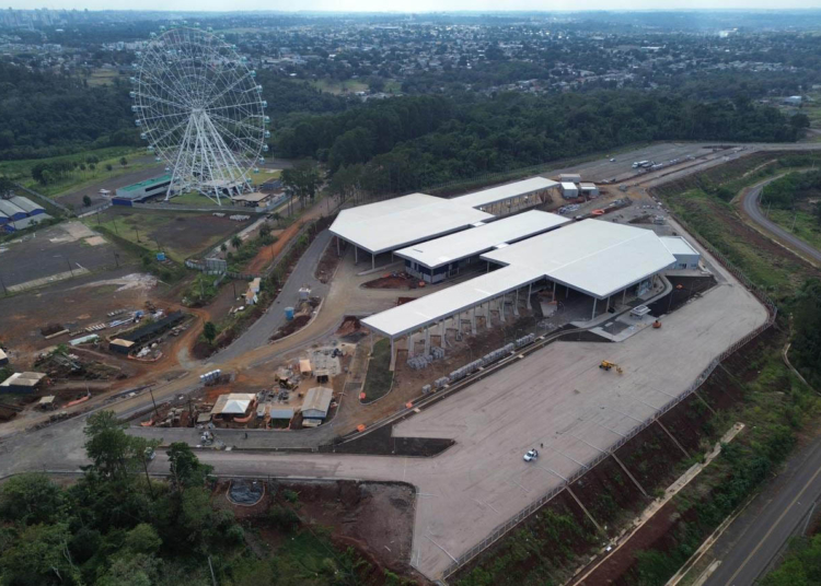 Aduana Brasil–Paraguai, em construção na Ponte da Integração. Fotos: SEIL-PR