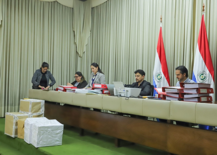 Recebimento  das propostas técnicas e financeiras para a construção do Sistema de Água Potável e Saneamento da Região Metropolitana de Ciudad del Este. Foto: divulgação