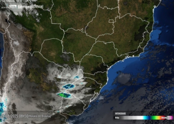Foto de satélite divulgada nesta manhã de segunda-feira pelo Simepar mostra nuvens sobre a tríplice fronteira.