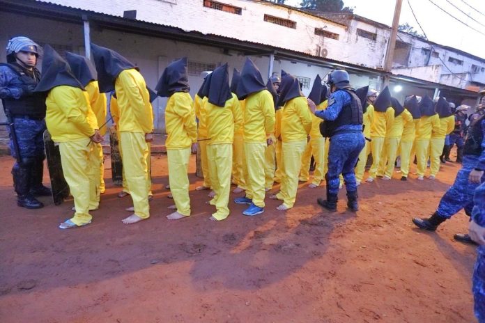 Foto da transferência de presos: divulgação