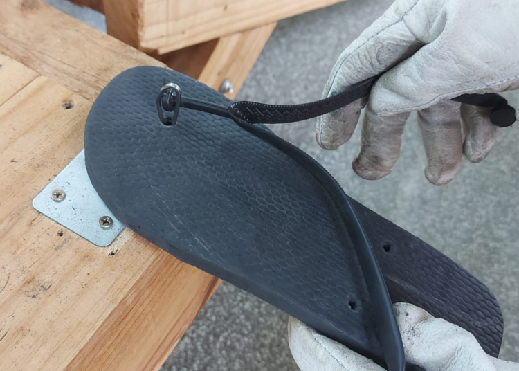 Detentos produzem mais de mil pares de chinelos por mês na Penitenciária de Foz do Iguaçu
Foto: PPPR