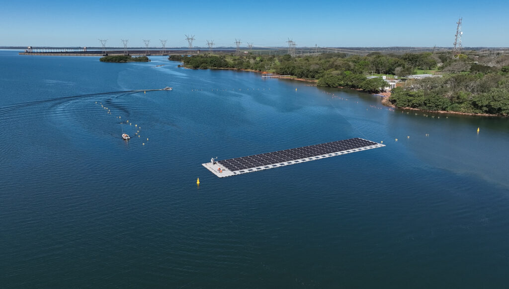 Usina do solar flutuante no Lago de Itaipu. Foto: divulgação