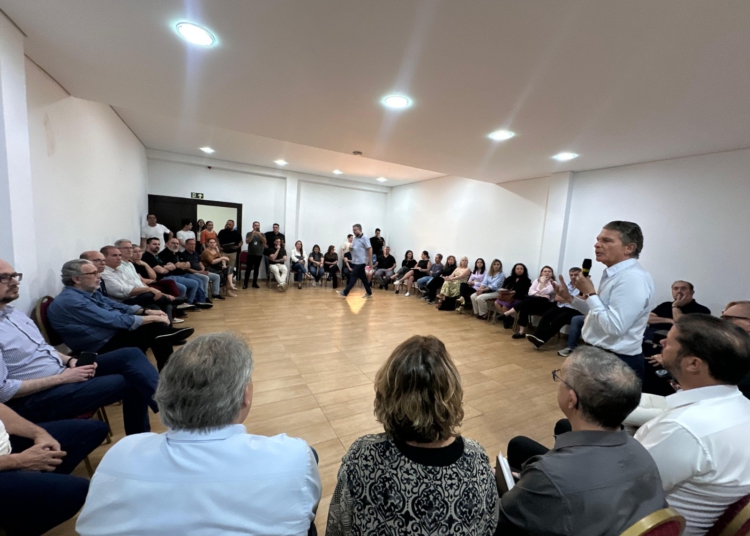 General Silva e Luna reunido com empresários para discutir a revitalização da Avenida Brasil. Foto: divulgação