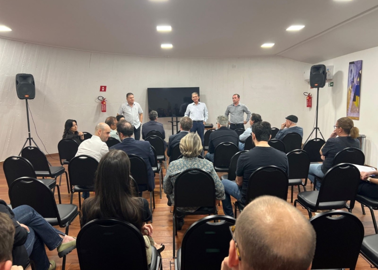 Silva e Luna reunido com empresários e proprietários da região. Foto: divulgação