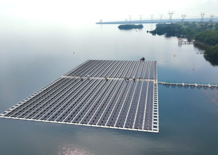 Usina solar no Lago de Itaipu. Foto: Elder Alejandro Baez Flores/Itaipu Binacional.