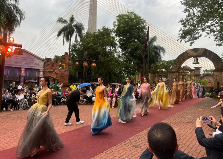 Desfile no Marco das Três Fronteiras. Foto: divulgaçao