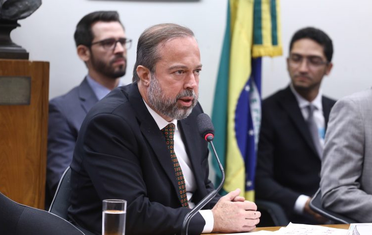 Alexandre Silveira falou na Comissão de Relações Exteriores e de Defesa Nacional.
Foto: Agência Câmara de Notícias
