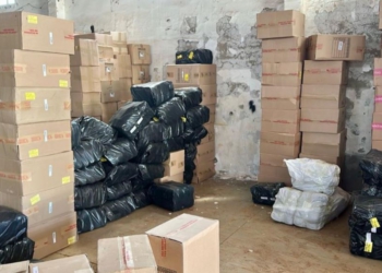 Foto das caixas de tênis falsificados: Receita Federal