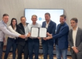 A cerimônia de assinatura, realizada no Espaço Haroldo Alvarenga, contou com a presença do prefeito, General Joaquim Silva e Luna, do vice-prefeito Ricardo Nascimento, do diretor-presidente da Concessionária IP Foz do Iguaçu, Renato Araújo, entre outras autoridades. Foto: divulgação