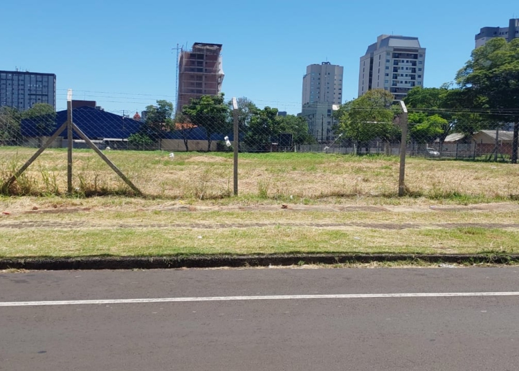 Terreno da antiga Santa Casa que foi demolida. Foto: Não Viu?