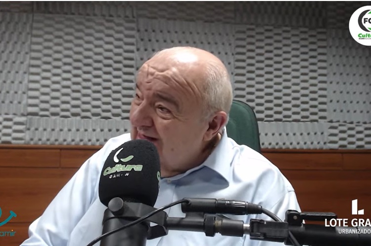 Rafael Greca em entrevista ao programa Contraponto, da Rádio Cultura. Foto: captura de vídeo