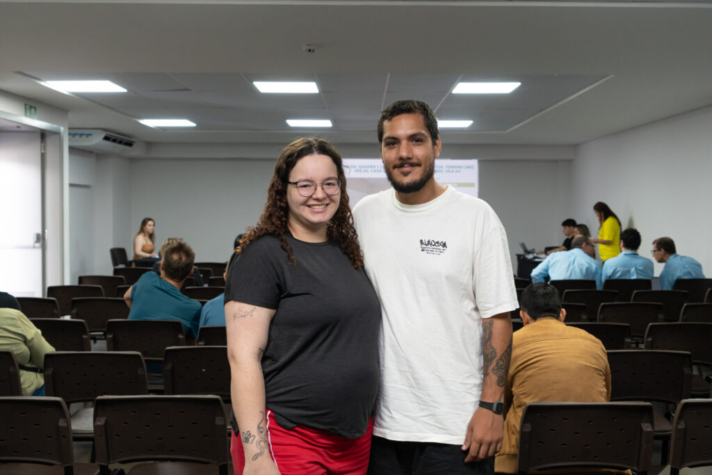 Casal que aguarda a chegada da 1ª filha celebra a aquisição de casa na Vila A. Foto: Sara Cheida.