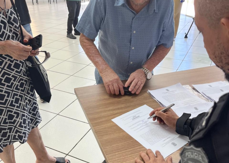 Entrega de celulares recuperados. Foto: divulgação