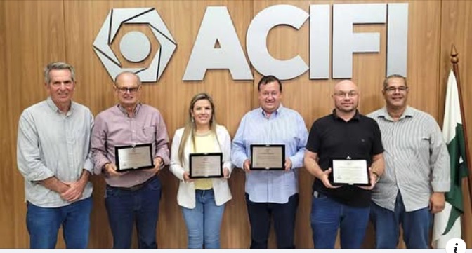 Foto dos homenageados: Acifi