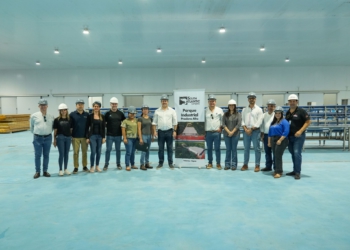 O ministro da Indústria e Comércio, Javier Giménez, visitou a quarta-feira (03) o Parque Industrial Pradera Alta, em Hohenau, onde a fábrica será construída. Foto: divulgação/MIC