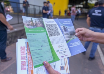 Folheto distribuído pela Prefeitura de Ciudad del Este aos turistas, principalmente brasileiros. Foto: divulgação