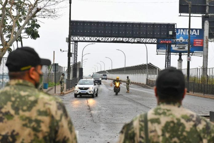 Posto de controle na Ponte da Amizade. Foto: divulgação