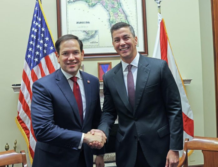 Reunião entre o senador Marco Rubio e o presidente Santiago Peña no gabinete do congressista no Capitólio. Foto de arquivo: Agência IP