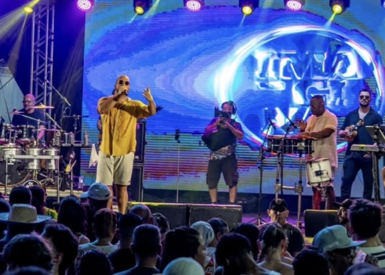 Ontem, Quase 17 mil pessoas compareceram para acompanhar a apresentação do grupo ImaginaSamba, em uma noite marcada por energia contagiante e forte conexão entre palco e plateia, do início ao fim. Foto: PMFI