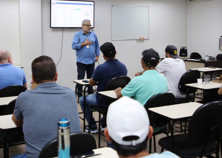 Detran-PR - Reciclagem de condutores terá carga horária aprimorada sem alteração de custos no Paraná.
Foto: Giuliano Gomes/Detran-PR
