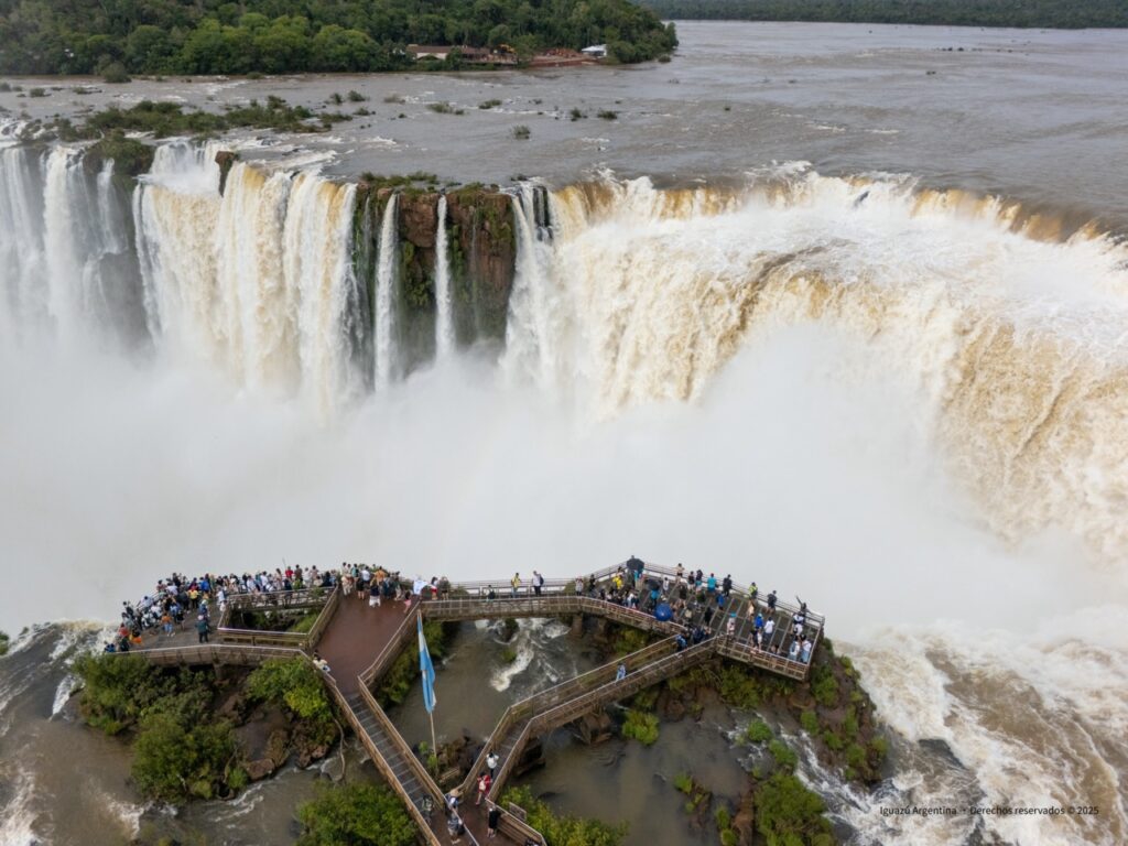 Mirante da Garganta do Diabo das Cataratas do Iguaçu no lado argentino. Foto: Iguazú Argentina SA/divulgação