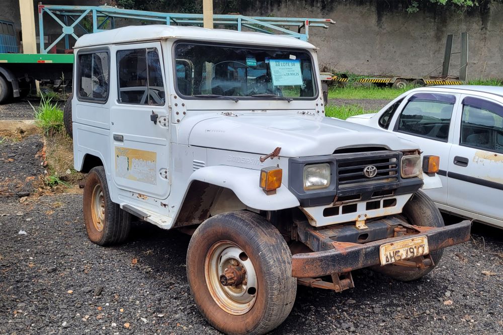 Foto de um dos veículos do leilão: divulgação