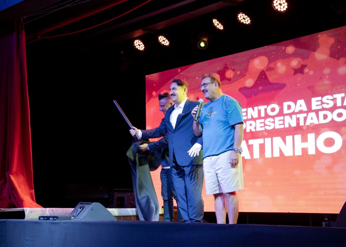 Ratinho na inauguração de sua estátua no Museu de Cera de Foz do Iguaçu. Foto: divulgação