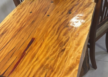 Mesa de peroba construída com madeira retirada ilegalmente do Parque Nacional do Iguaçu. Foto: divulgação