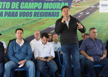 Foto de Sandro Alex discursando: AEN