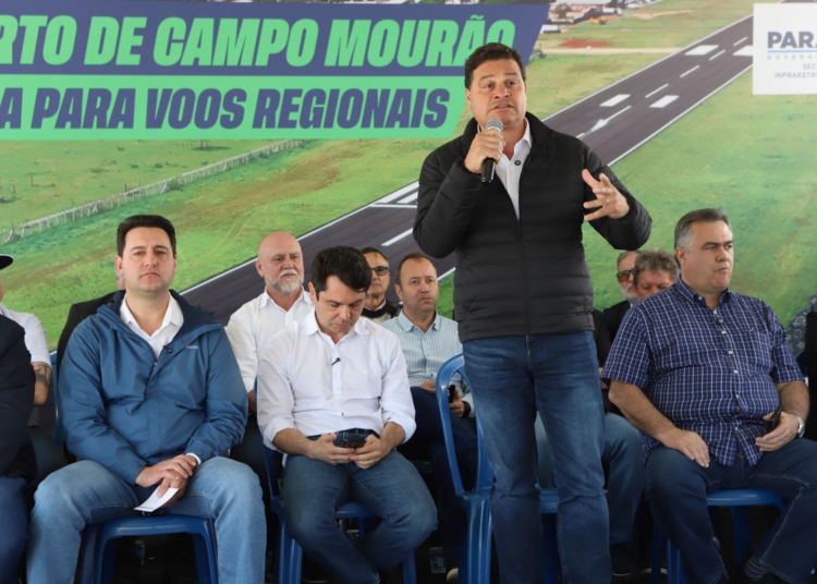 Foto de Sandro Alex discursando: AEN