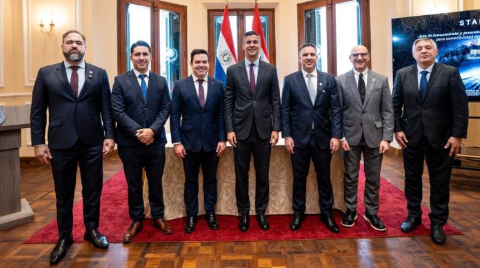 "Estamos construindo um Paraguai onde o local de nascimento não determina as oportunidades de aprendizado, crescimento e desenvolvimento", disse o presidente Santiago Peña ao fazer o anúncio da parceria. Foto: divulgação