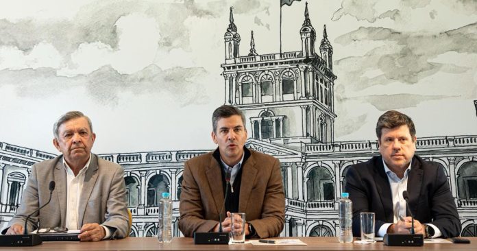 O Ministro da Secretaria Nacional de Emergências (SEN), Coronel Arsenio Zárate, explicou que as instituições já vêm trabalhando em medidas preventivas e que foi realizada uma simulação binacional entre o Paraguai e o Brasil para fortalecer a capacidade de resposta a potenciais emergências. Foto: Agência IP