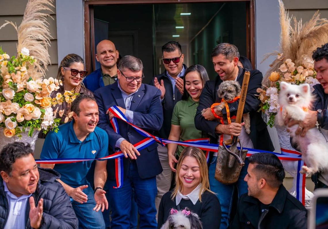 Mujica inaugurando uma clínica veterinária na sua gestão como prefeito. Foto: divulgação