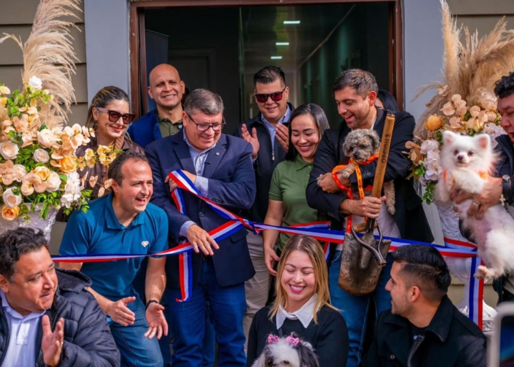 Mujica inaugurando uma clínica veterinária na sua gestão como prefeito. Foto: divulgação